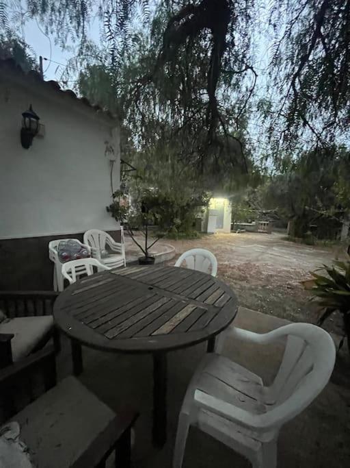 Farmhouse Surrounded By Centenary Olive Trees Olías Exterior foto